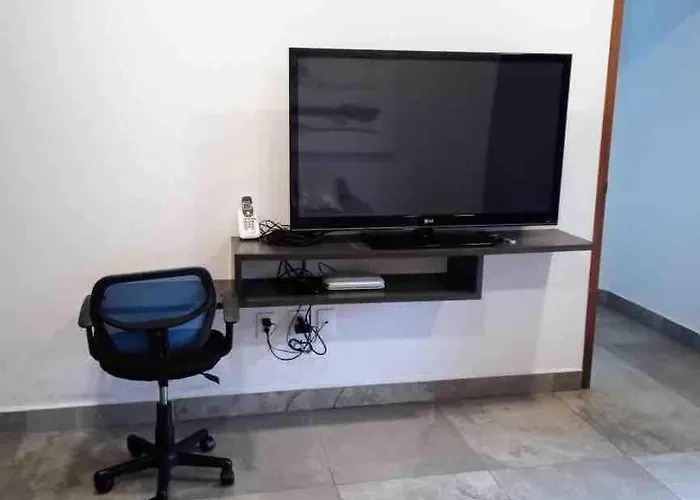 Modern Loft 2 Blocks From Wtc With Parking *